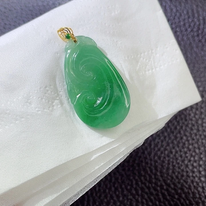 翡翠颈饰18K金镶嵌翡翠