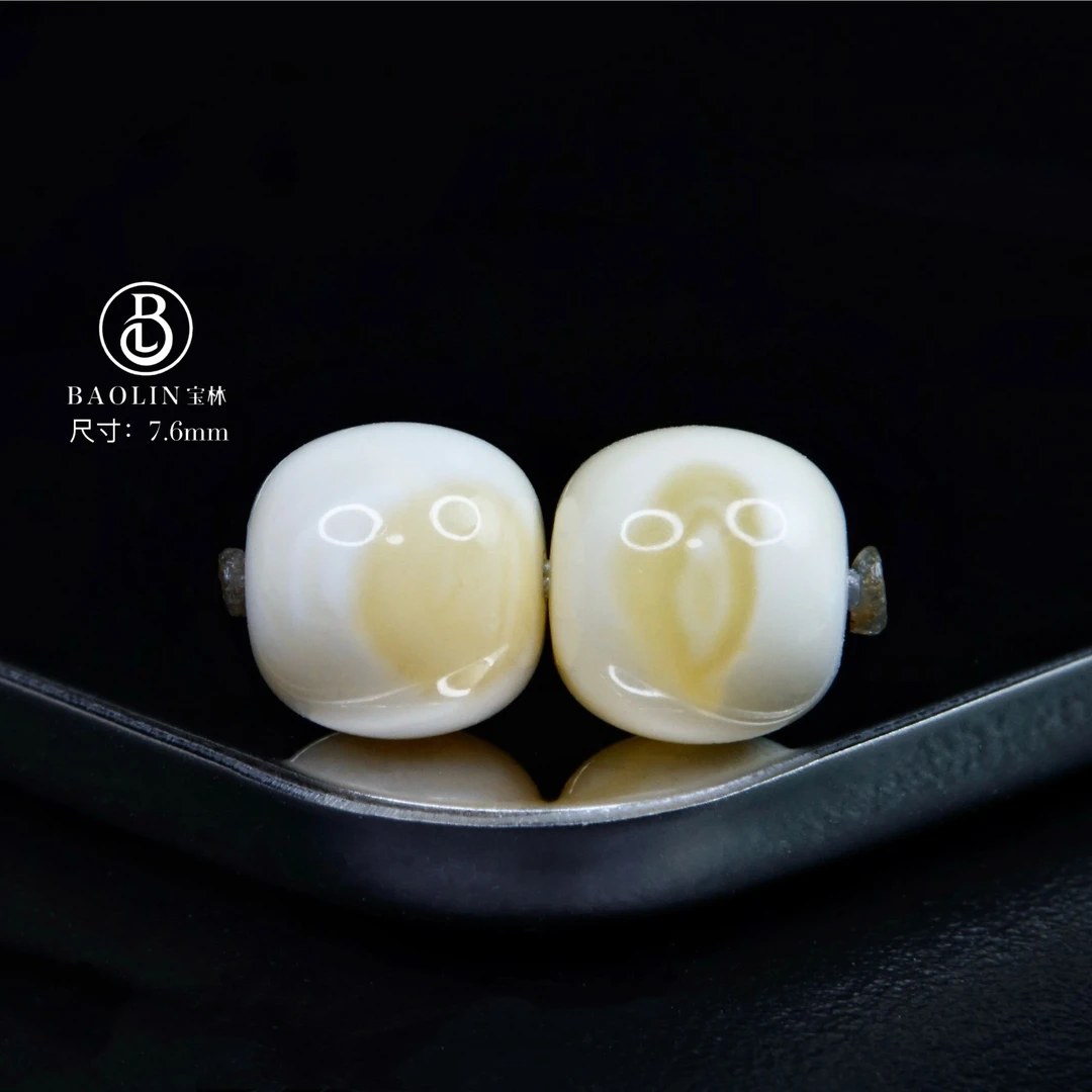 7.6mm金瓷白溶洞天眼老型对珠   天然琥珀蜜蜡文玩手作精品配饰