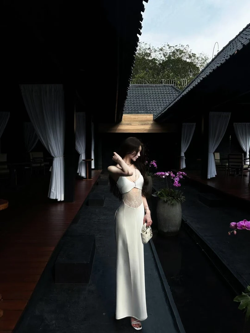 2025新款夏季轻署名媛气质纯欲辣妹风法式蕾丝拼接修身吊带连衣裙