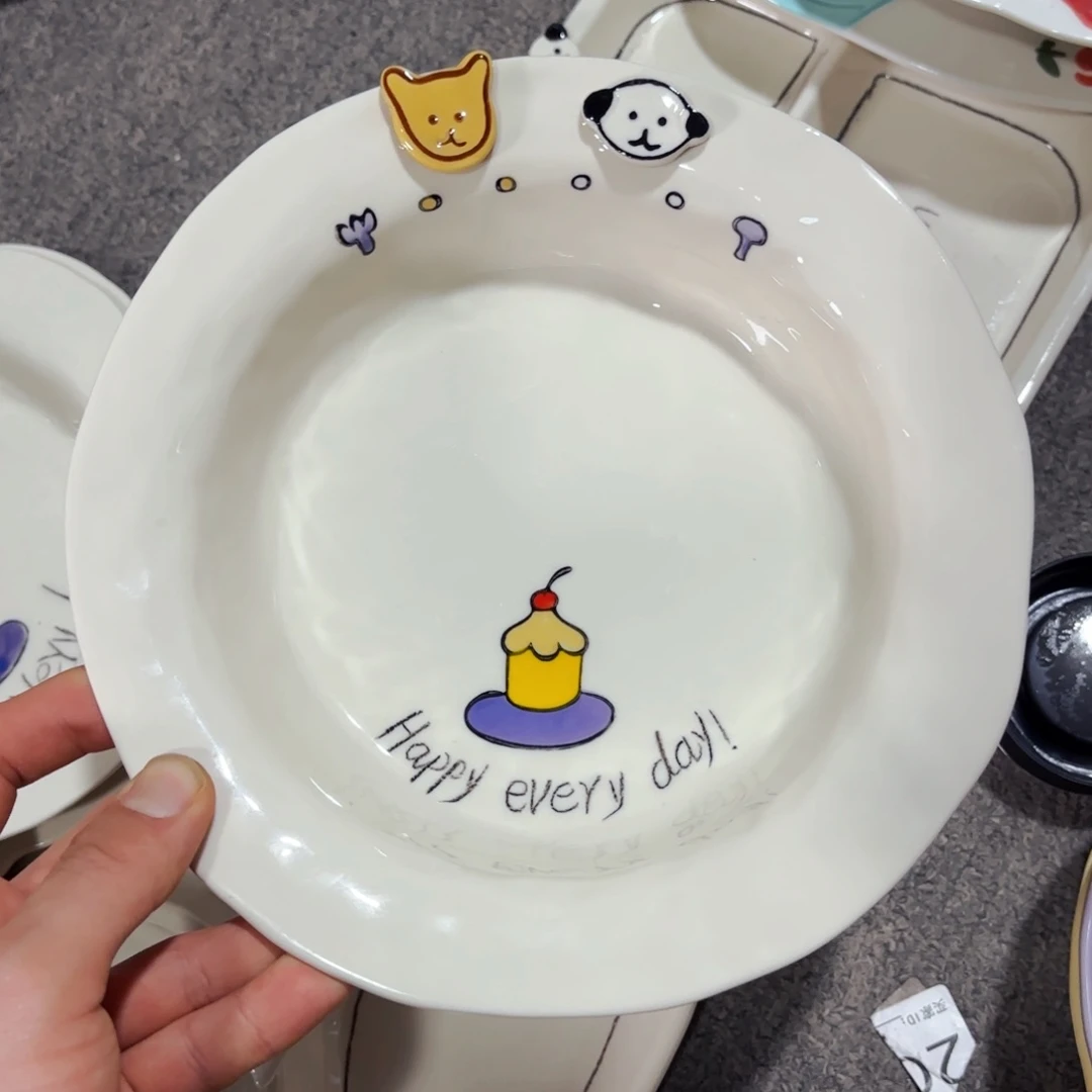 白瓷纽扣小狗八寸反口盘
