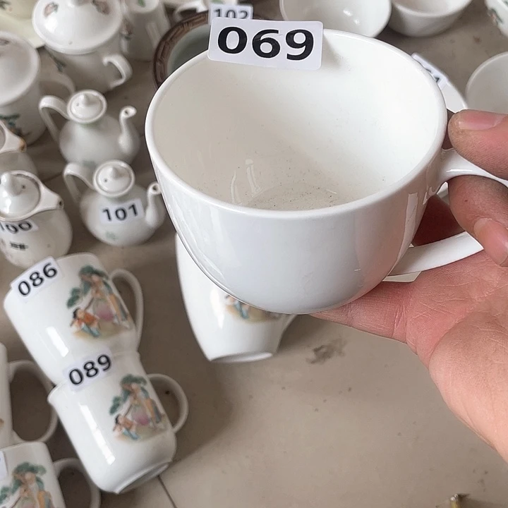 瓷片凌****o厂货微瑕，库存两个