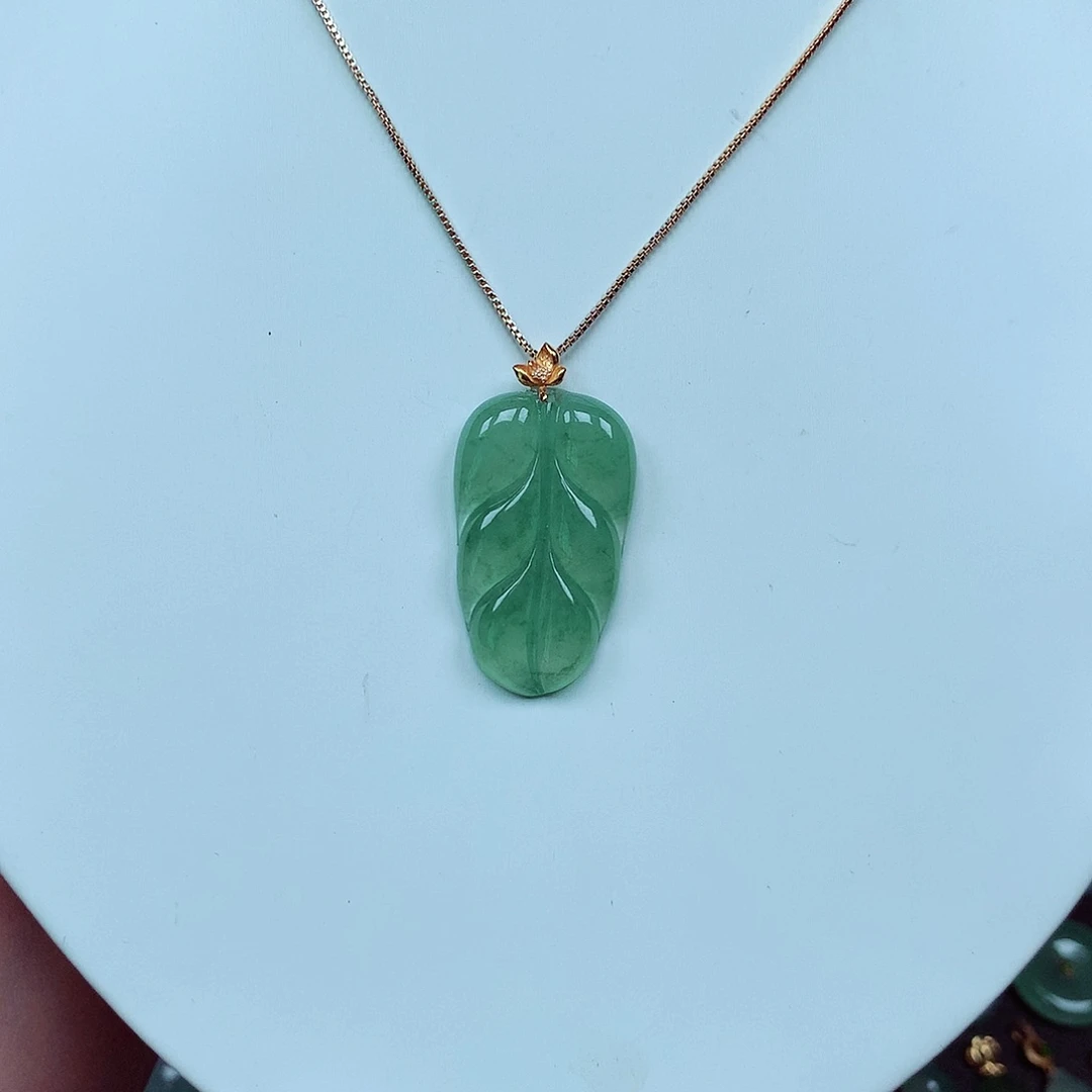 翡翠颈饰18K金镶嵌天然翡翠A货