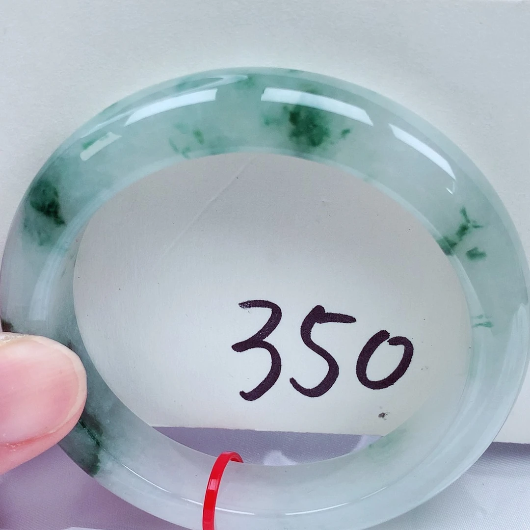 翡翠手镯未镶嵌翡翠