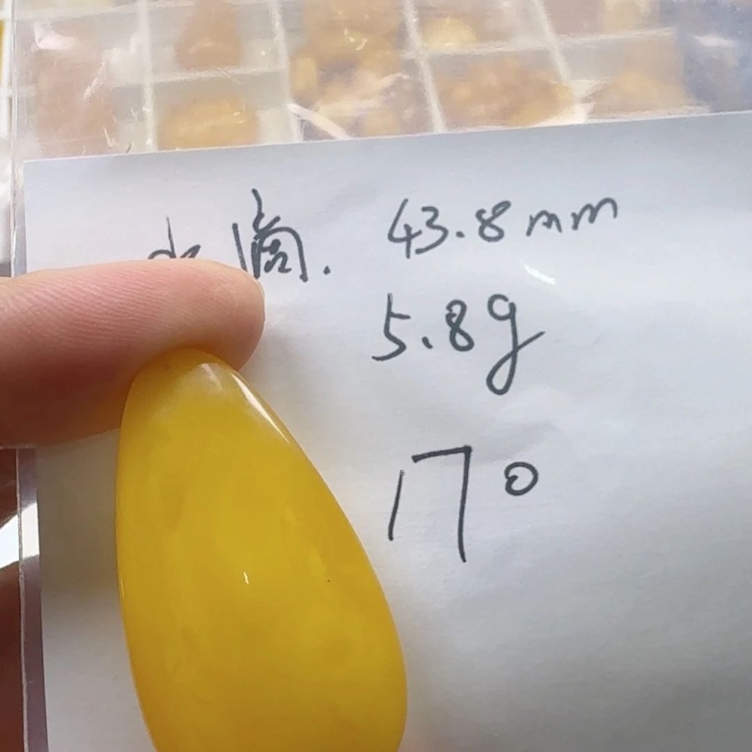 未镶嵌颈饰琥珀水滴吊坠