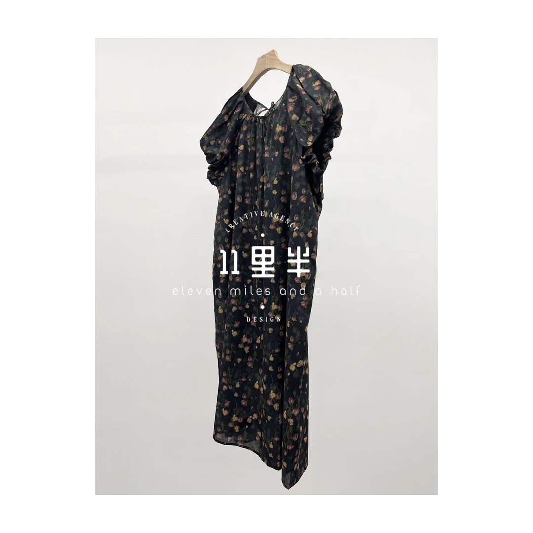 11里半&如懿【浪漫季】黑色花朵女装泡泡袖遮肚显瘦连衣裙24391220