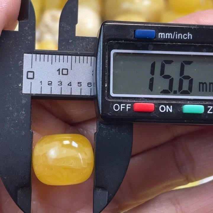 蜜蜡未镶嵌裸石62杂