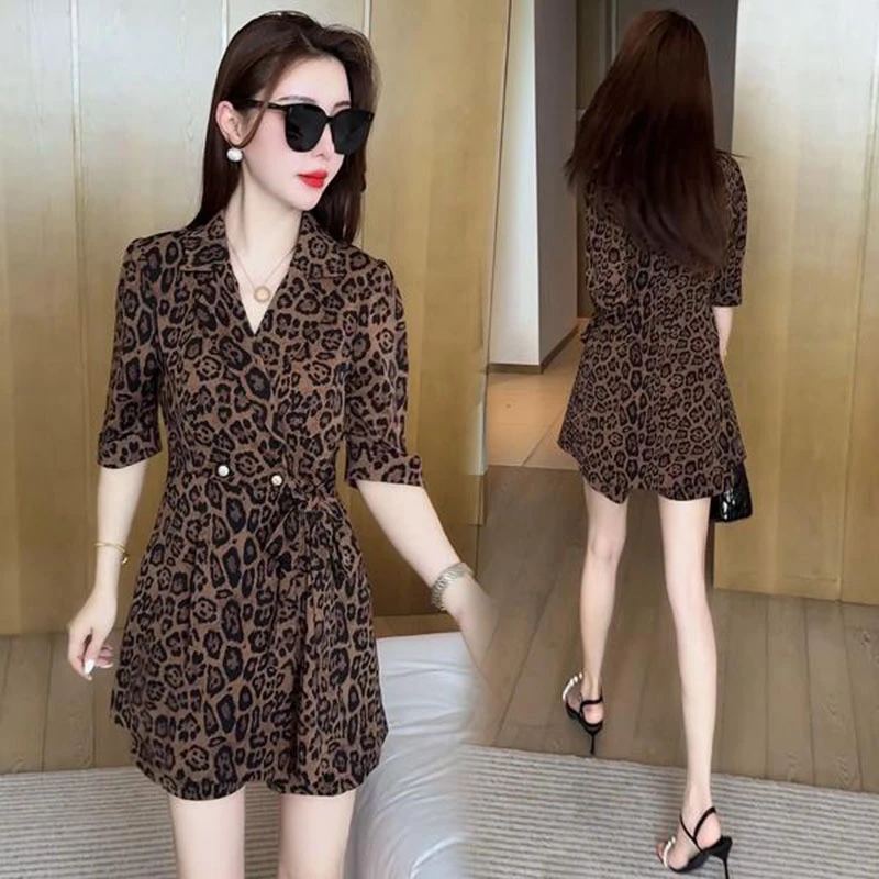 2025夏季新款时尚休闲套装女洋气遮肚显瘦国风印花上衣短裤两件套