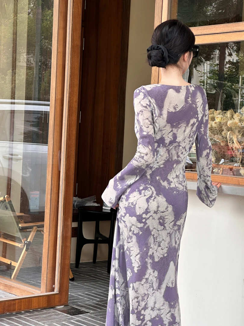 【浪漫物语】蓝白繁花斜裁气质长袖连衣裙穿一次就爱惨  7-31