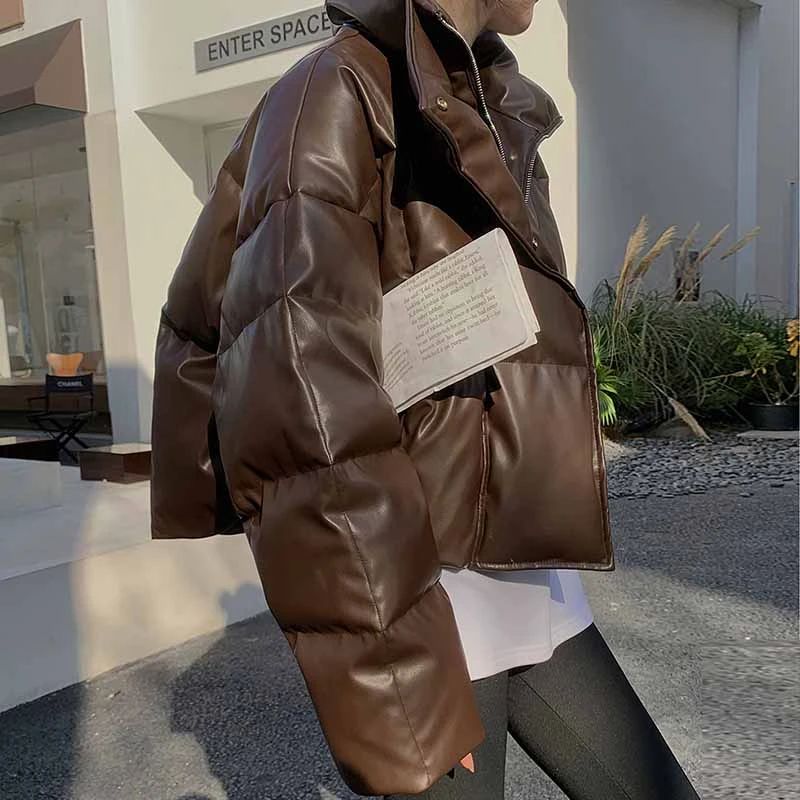 JWUNIQUE酒窝棕色PU皮衣羽绒服女2024年冬季女装立领小众短款外套