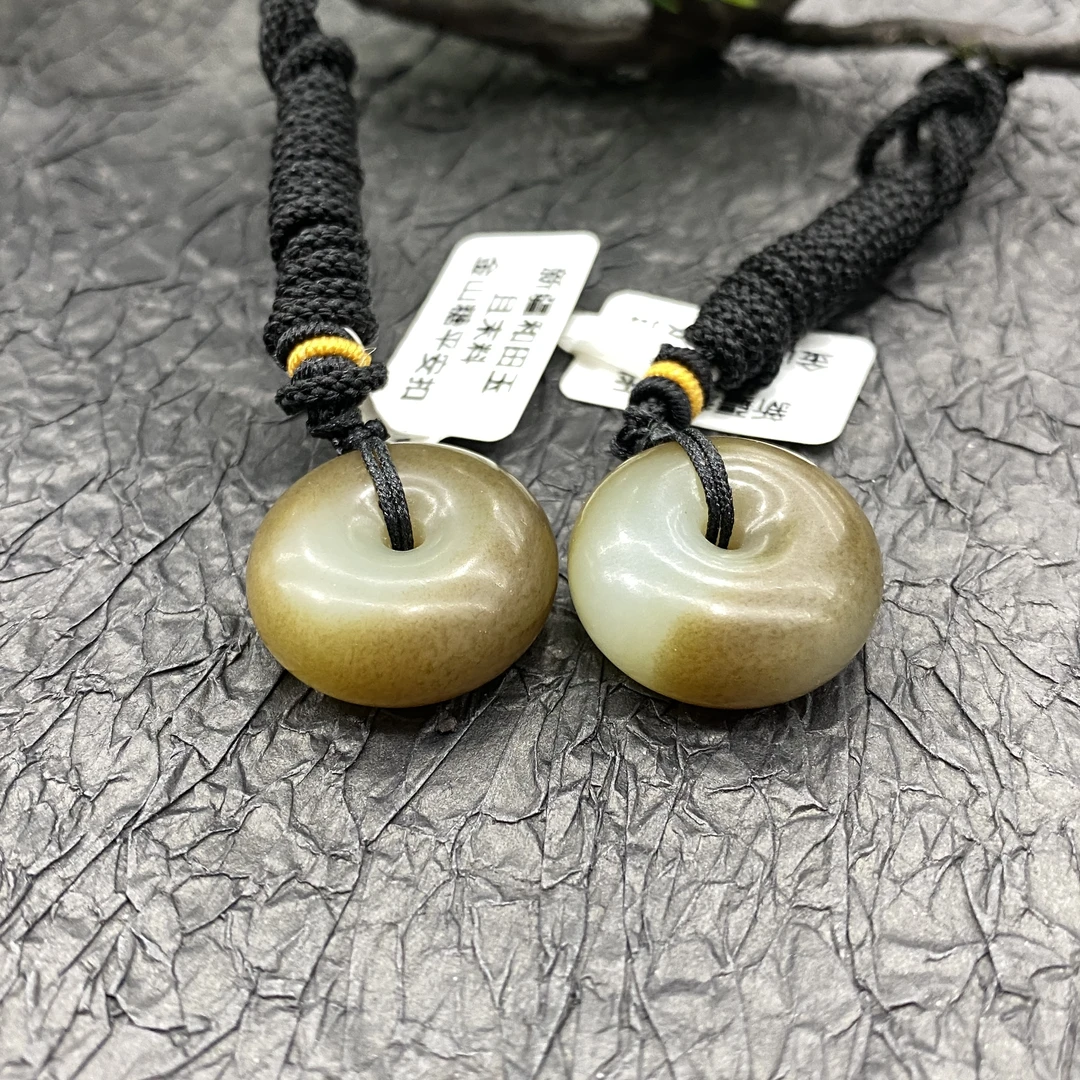 新疆和田玉且末料金山糖平安扣22-23mm 多样性发其一 百搭