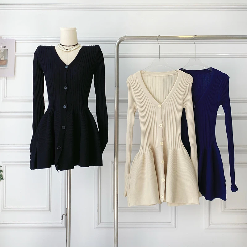 法式纯欲风辣妹V领长袖针织收腰显瘦A字连衣裙短裙女2025秋冬新款