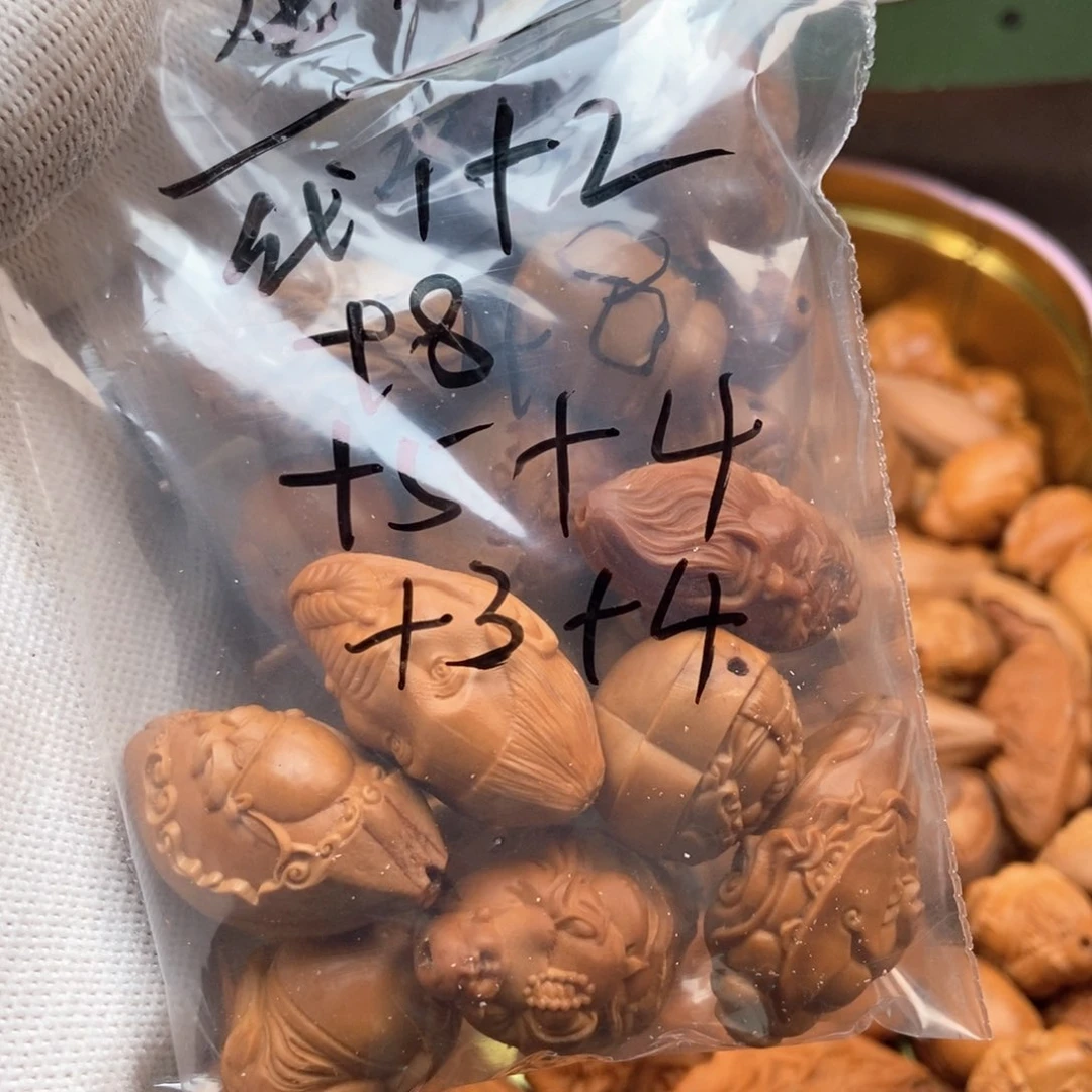 【闪购商品】吊坠橄榄核龍*橄榄核龙人