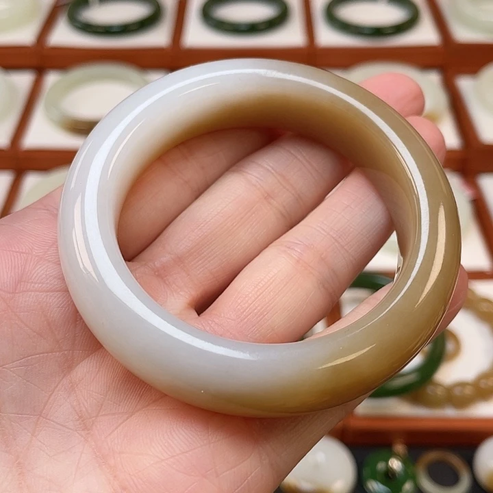 和田玉未镶嵌手镯