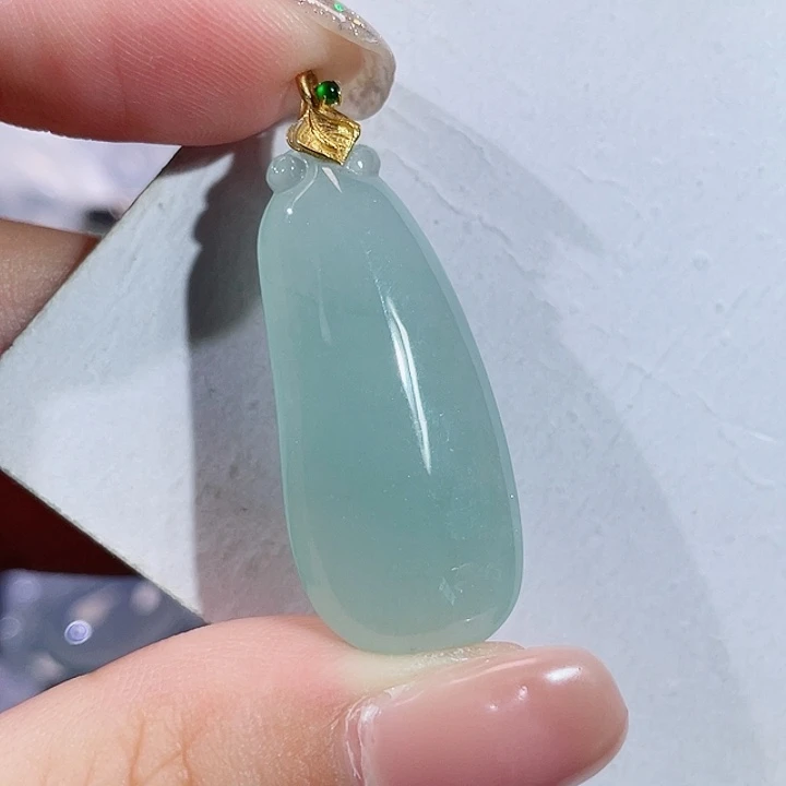 翡翠18K金镶嵌颈饰福瓜