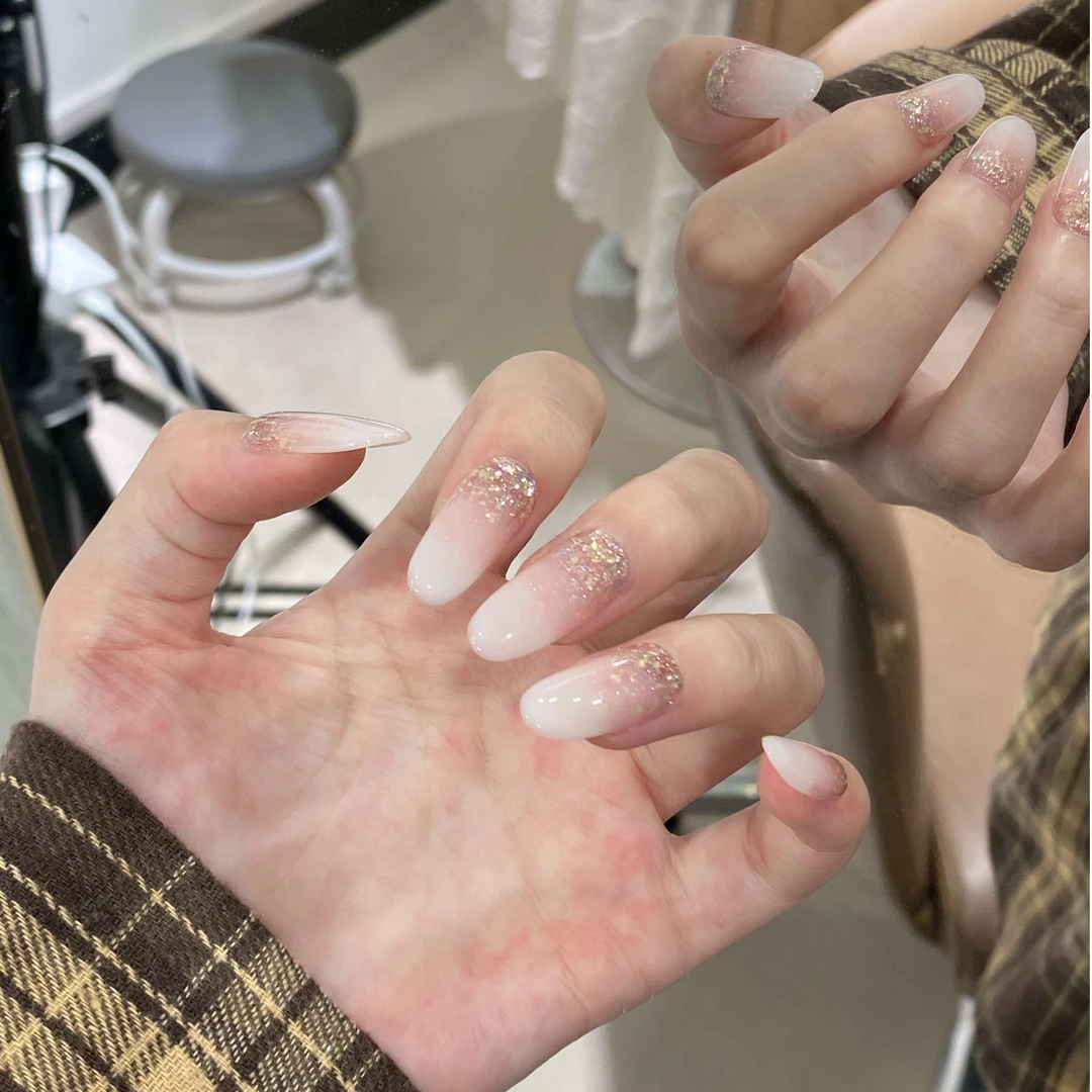 JDD【白晶晶】 2025新款裸粉仙女风亮片细闪手工美甲穿戴甲片中短款