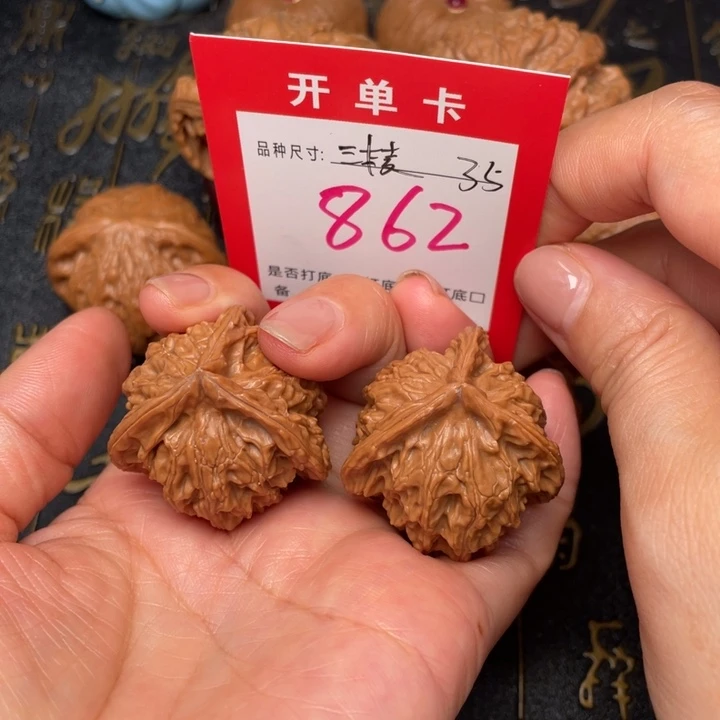 吊坠桃核文玩了吗