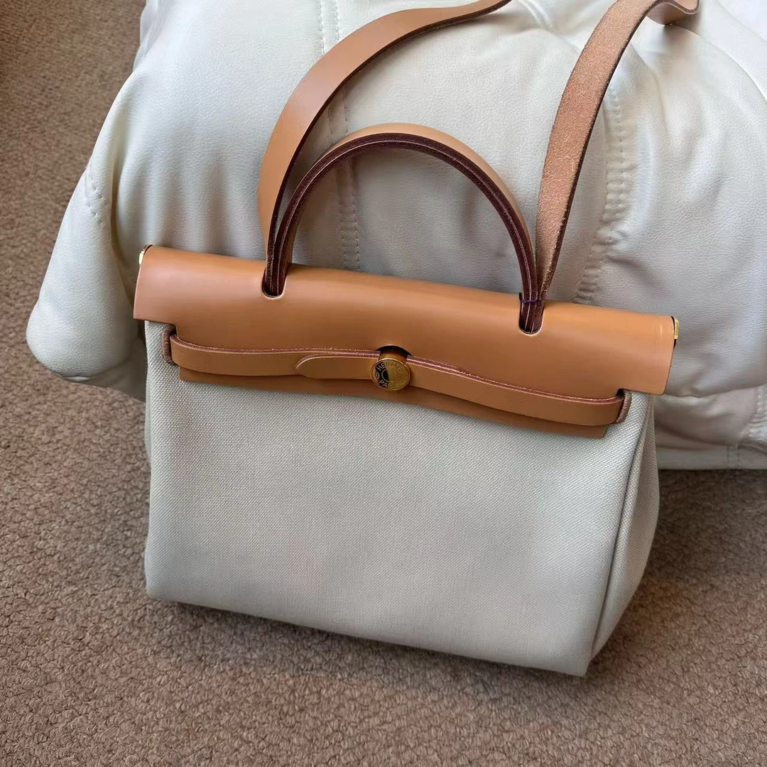 95新 Hermes/爱马仕 金棕 帆布拼皮Herbag31单肩包/601401805