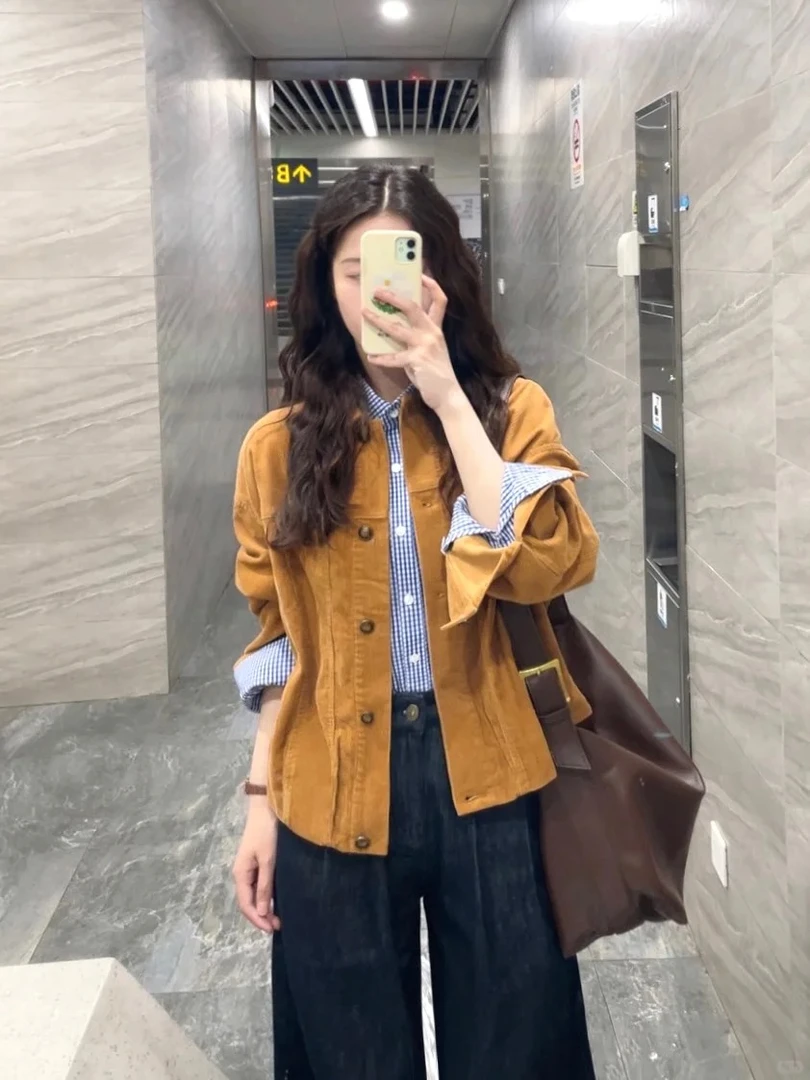 超火早秋新款复古灯芯绒翻领外套女格纹长袖衬衫搭配牛仔裤三件套