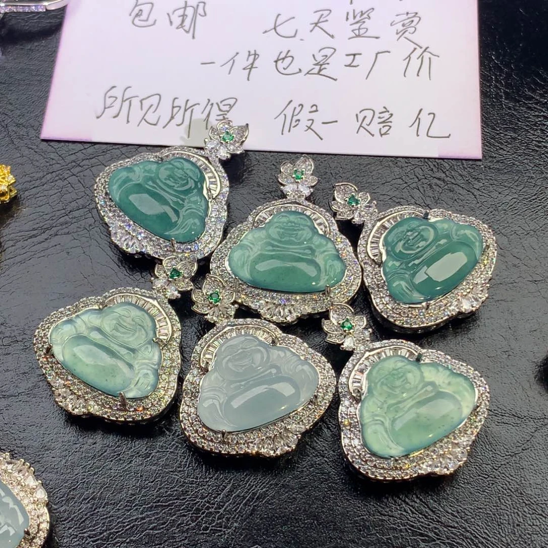 翡翠颈饰未镶嵌佛公