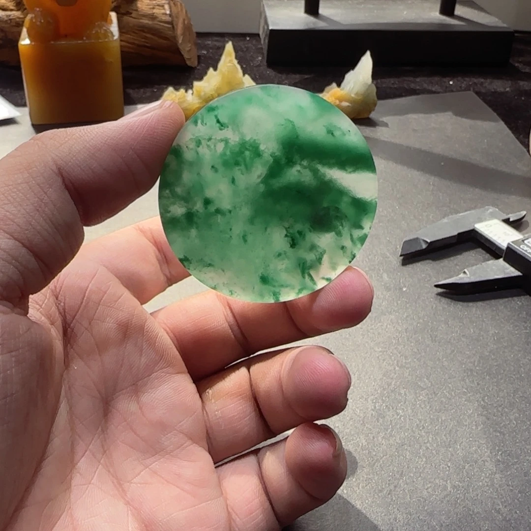 石英质玉（非洲翠）未镶嵌颈饰