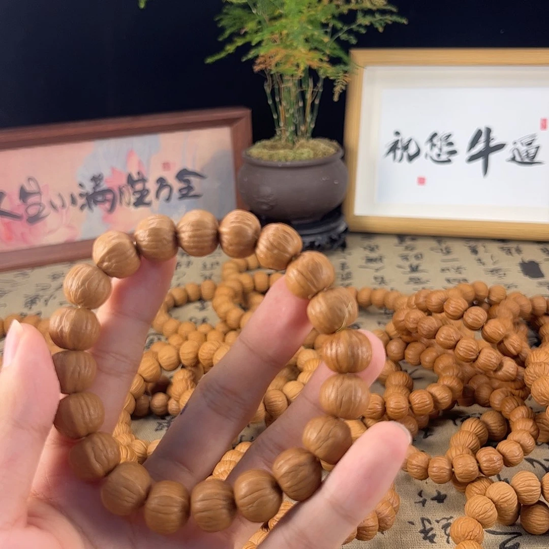 猴头核桃手串老母亲在学校