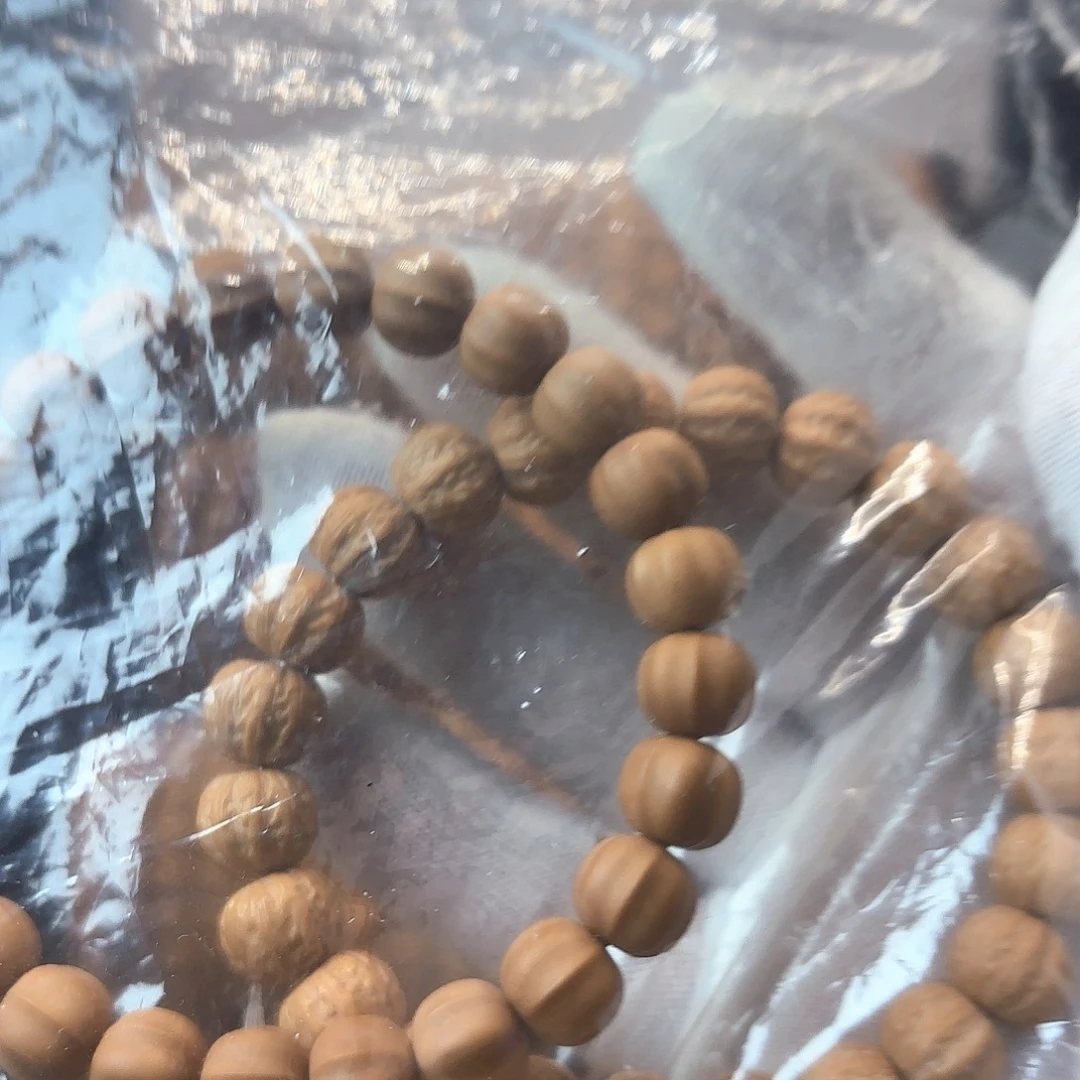 大***亮吊坠猴头核桃微微瑕八楞，微瑕鲨鱼背