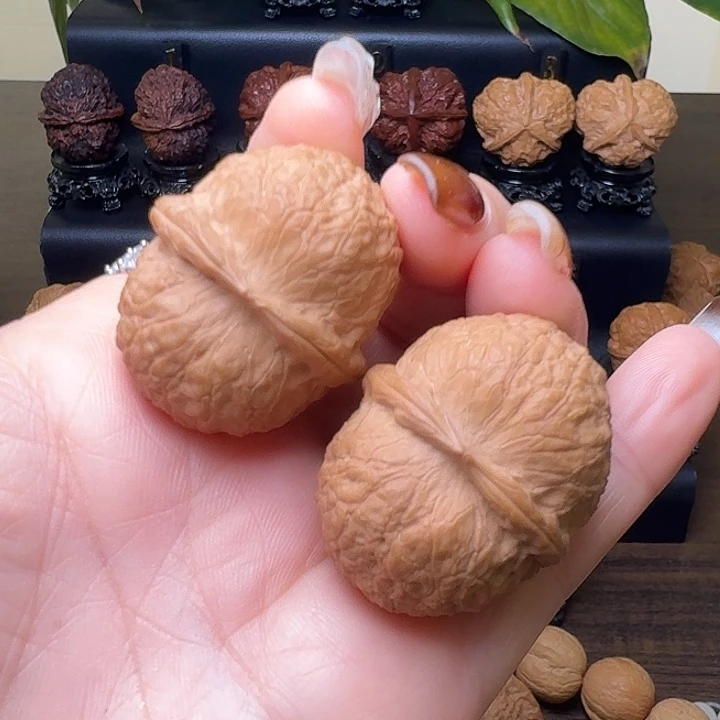 文玩核桃吊坠荔枝元宝