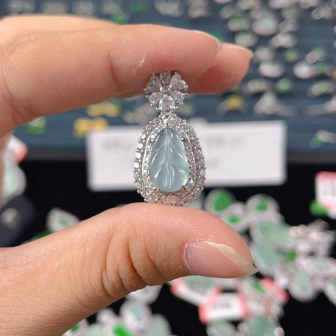 颈饰未镶嵌翡翠吊坠