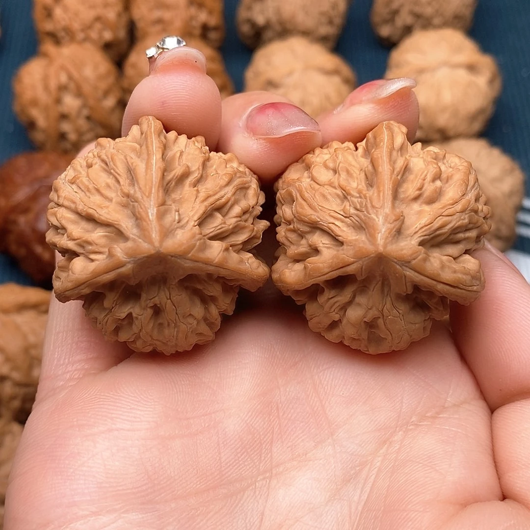 文玩核桃吊坠玉龙