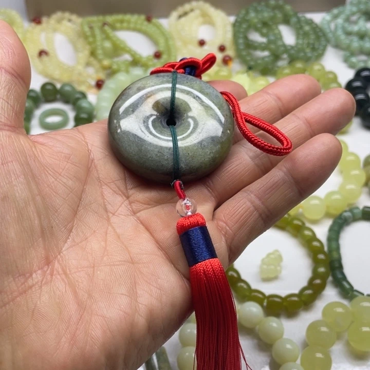 蛇纹石玉吊坠未镶嵌