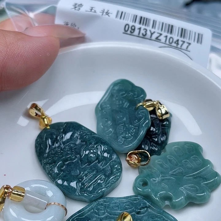 吊坠(不含链)未镶嵌翡翠