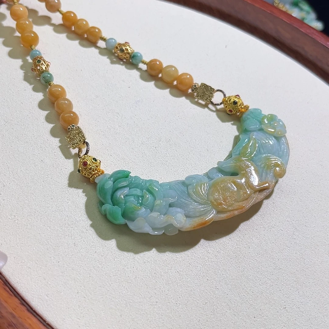 翡翠未镶嵌颈饰待编织