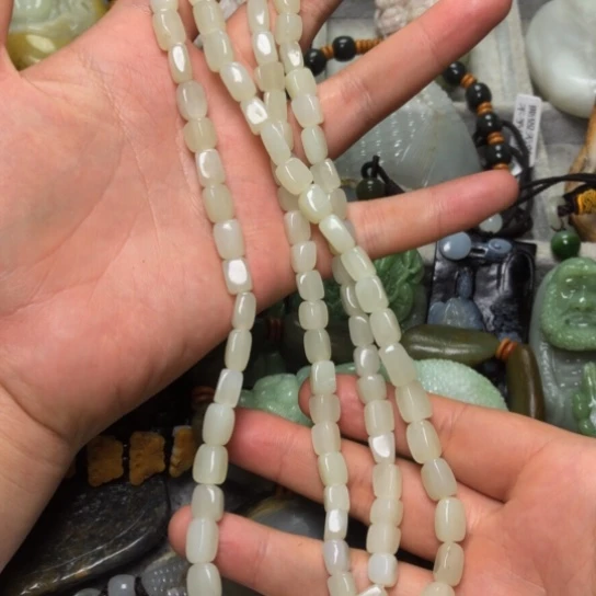 和田玉未镶嵌把件