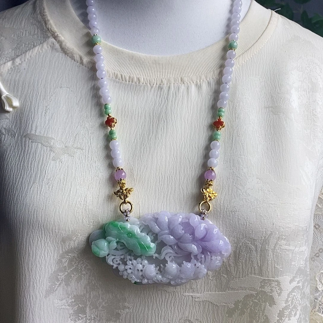 翡翠未镶嵌吊坠(赠链)