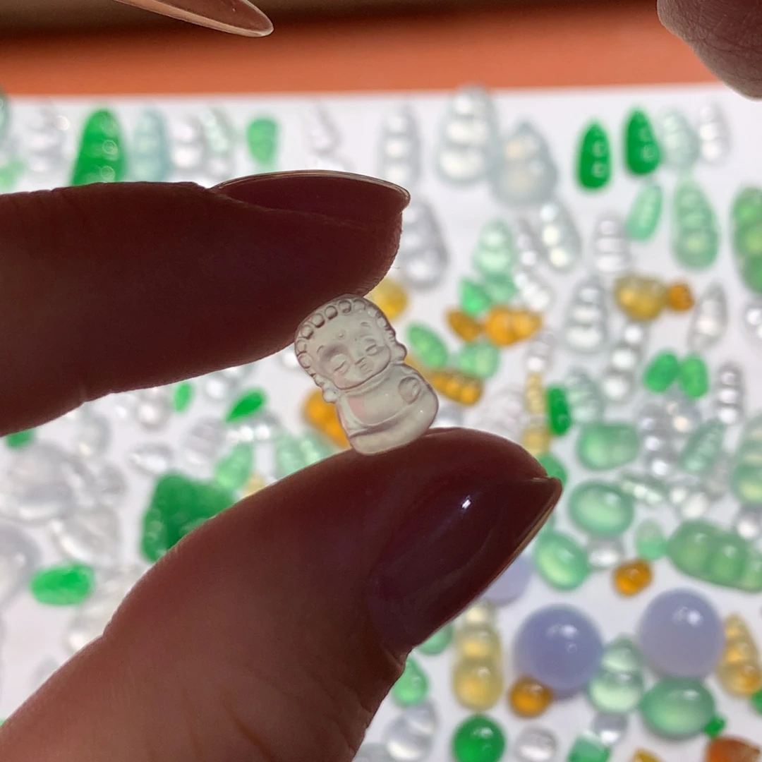 翡翠未镶嵌颈饰宝宝佛