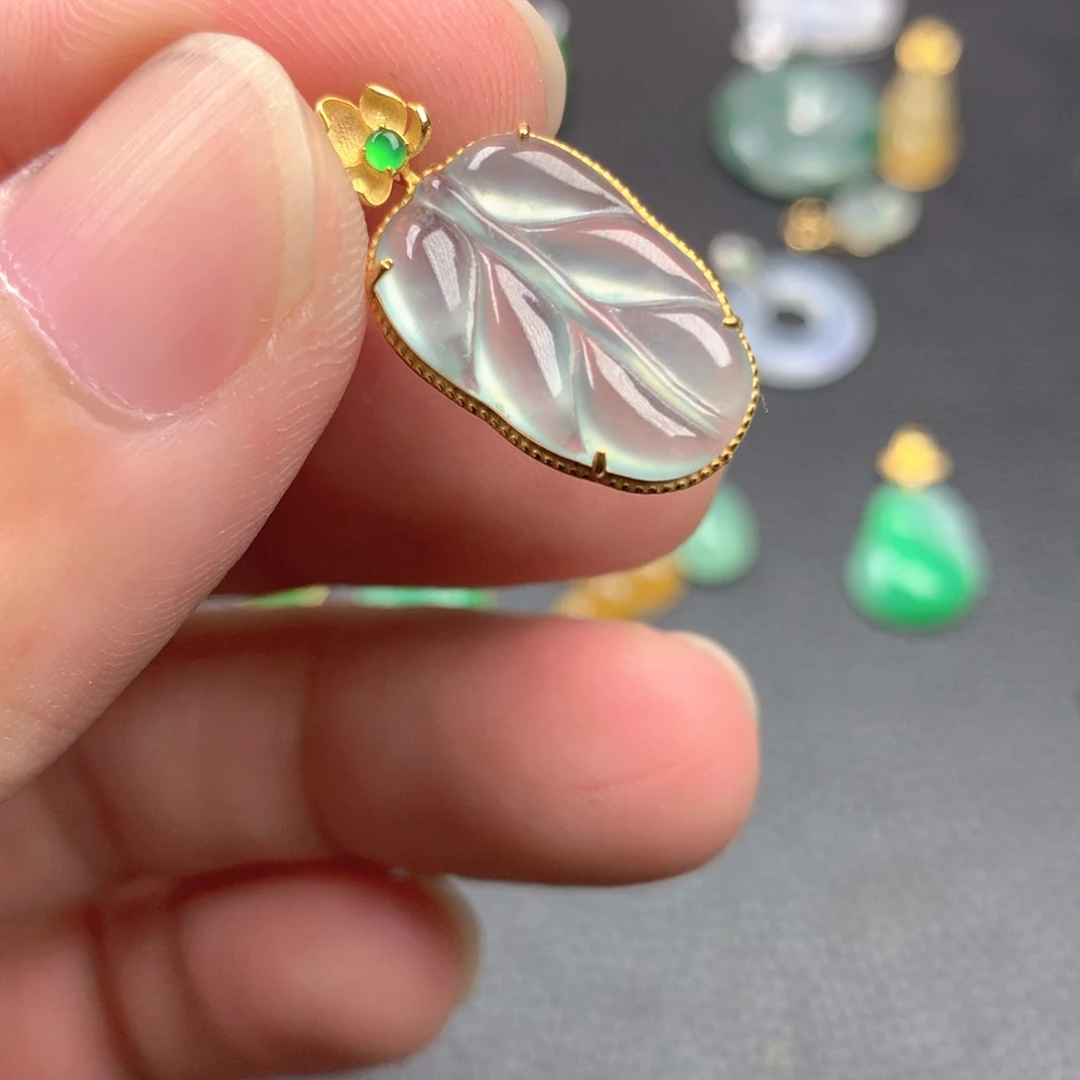 【闪购商品】颈饰18K金镶嵌翡翠翡翠