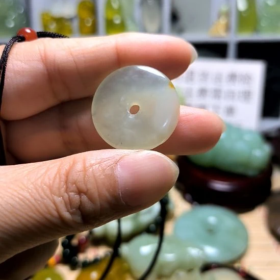 用***1蛇纹石玉未镶嵌颈饰