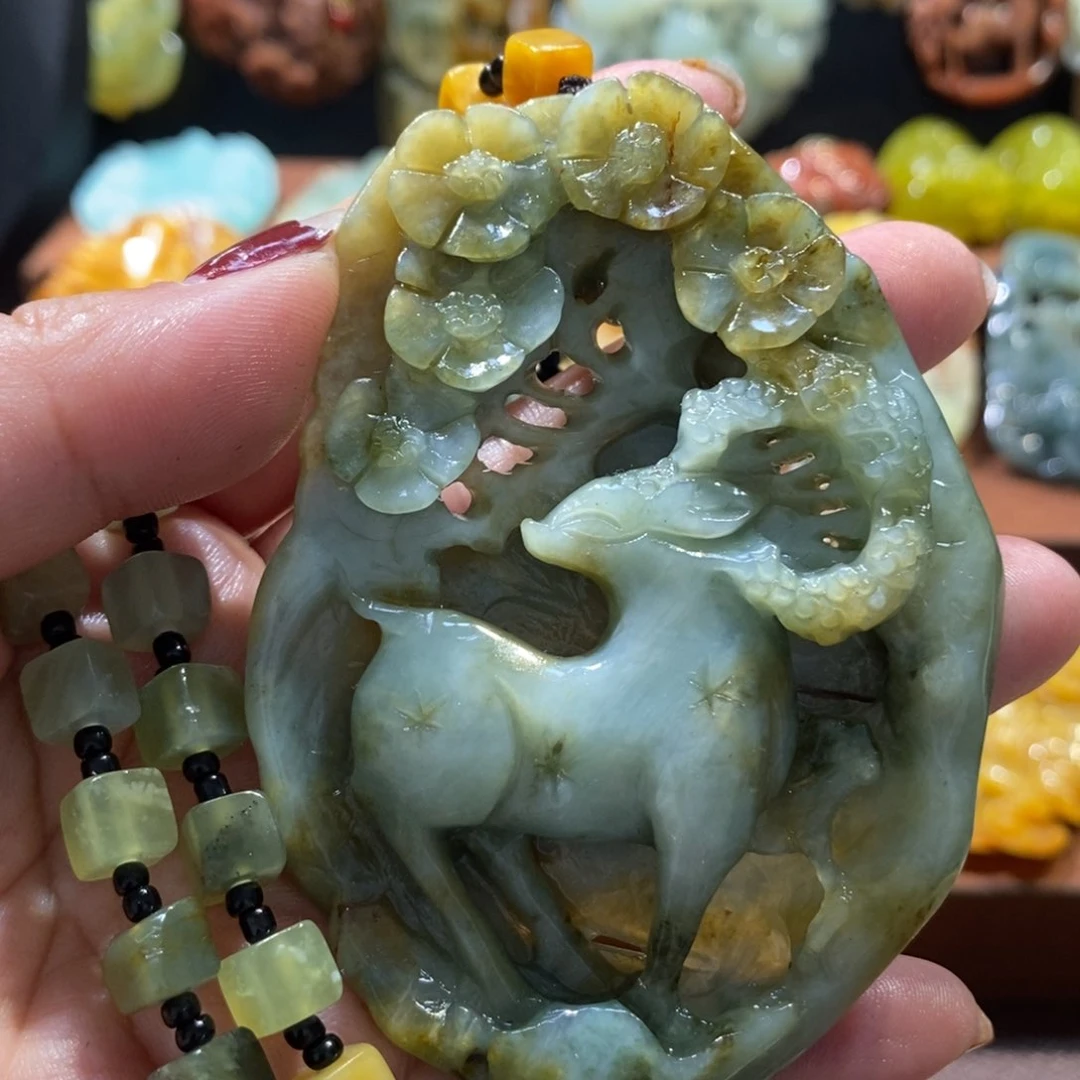 蛇纹石玉颈饰未镶嵌