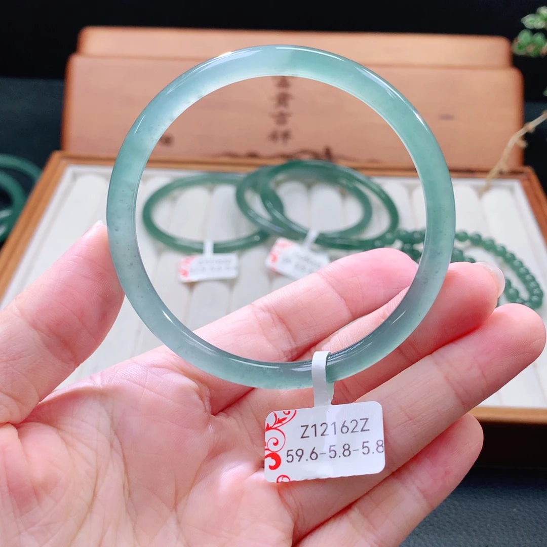 翡翠手镯（圆镯）未镶嵌