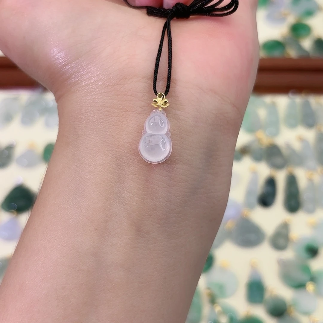 翡翠18K金镶嵌颈饰葫芦