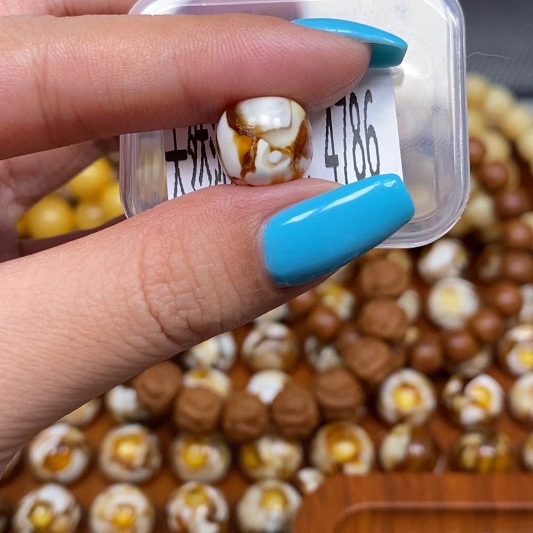 蜜蜡未镶嵌珠宝奇石4786