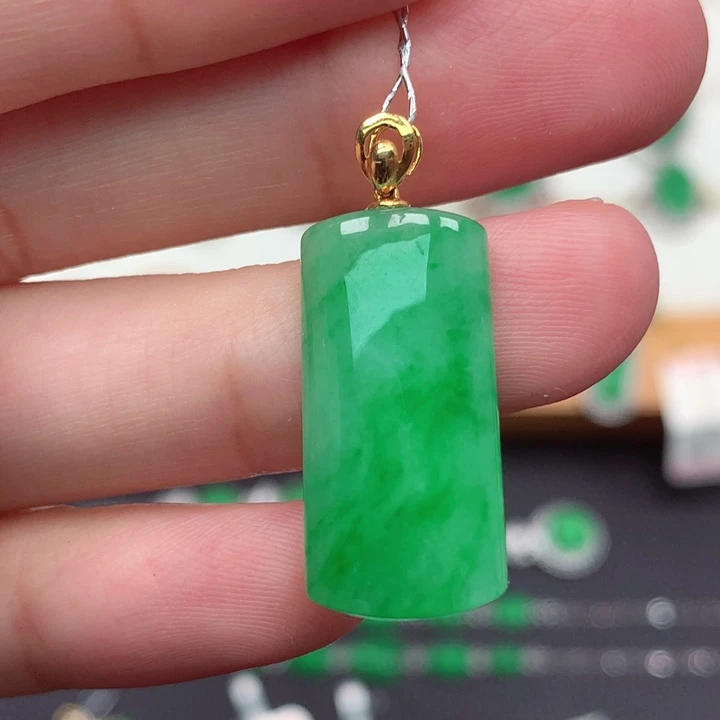 颈饰18K金镶嵌翡翠翡翠