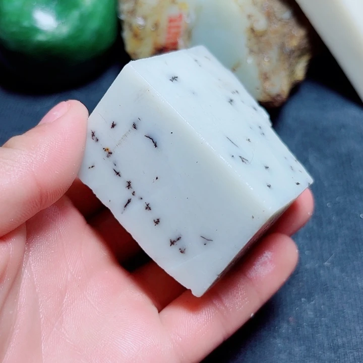和田玉（糖玉）未镶嵌珠宝奇石