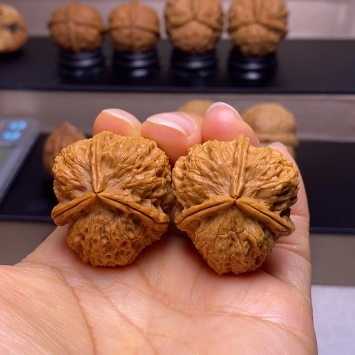 文玩核桃把件密石三楞1