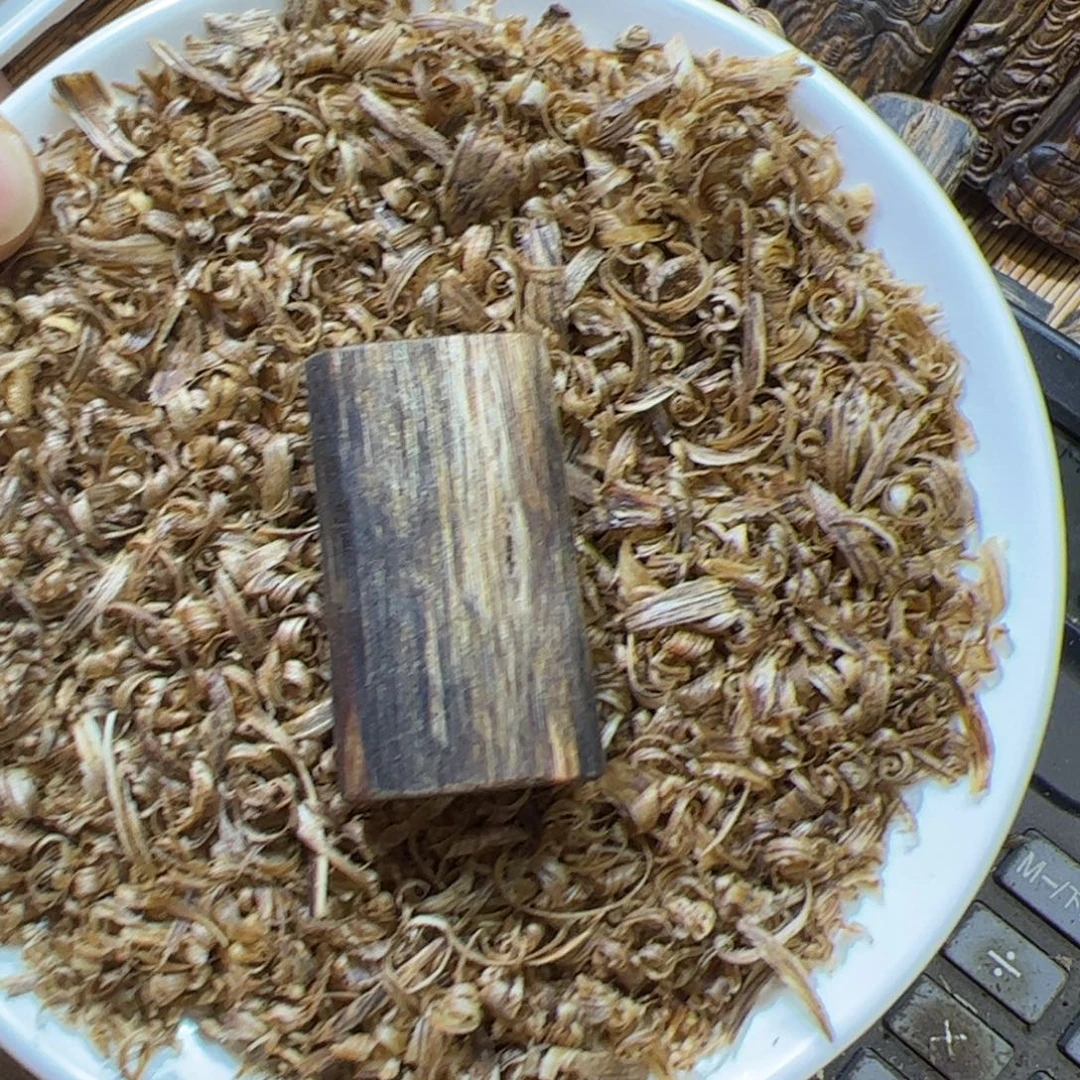 沉香碎屑沉香白棋素牌7.5克