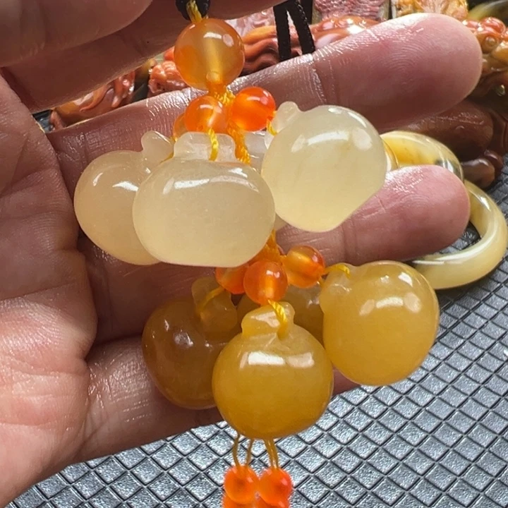 石英质玉（黄龙玉）颈饰未镶嵌