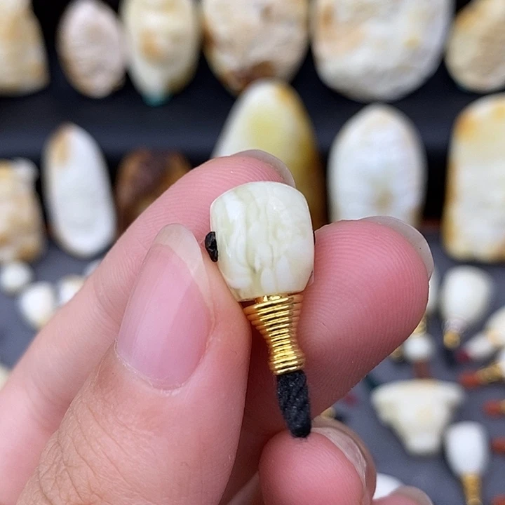 未镶嵌琥珀裸石9三通b118