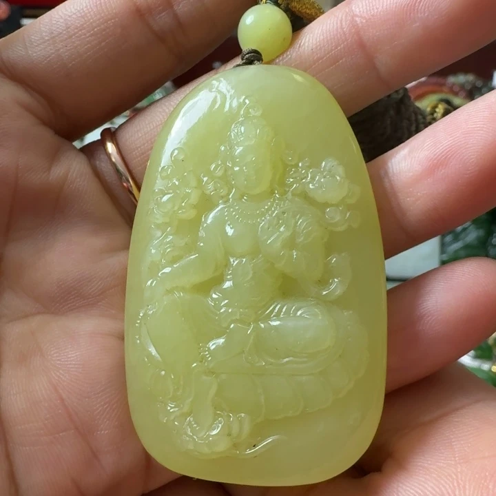 和田玉未镶嵌颈饰鸡油黄观音
