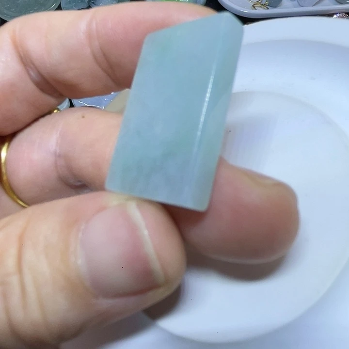 翡翠未镶嵌颈饰无事牌