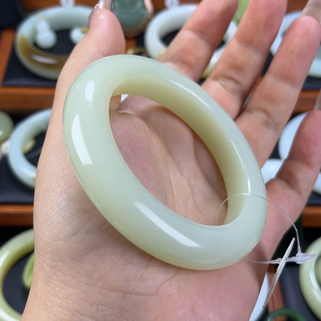 未镶嵌手镯和田玉60